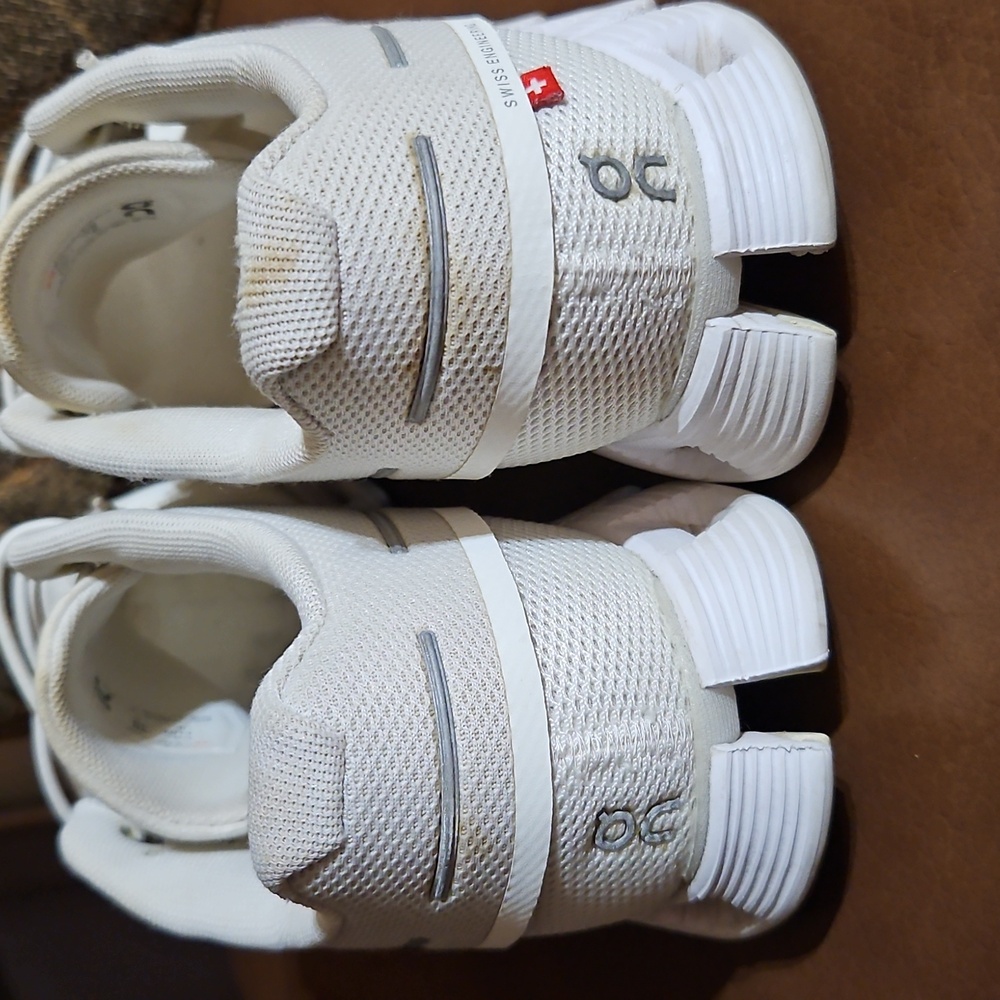 On Running Cloud 5 Swiss Engineering Sneakers Run… - image 4